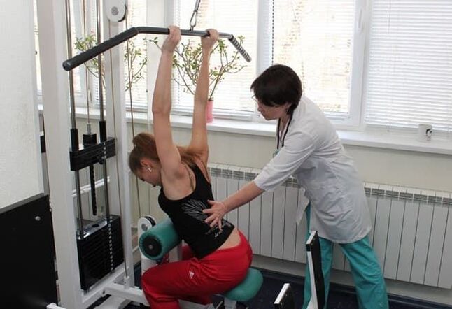 Exercise on a shoulder joint arthrosis simulator